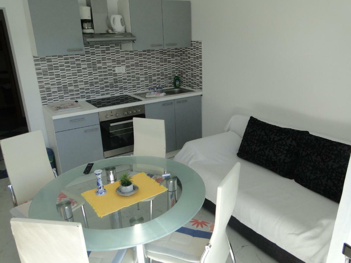 Mir Apartments Primosten Bagian luar foto